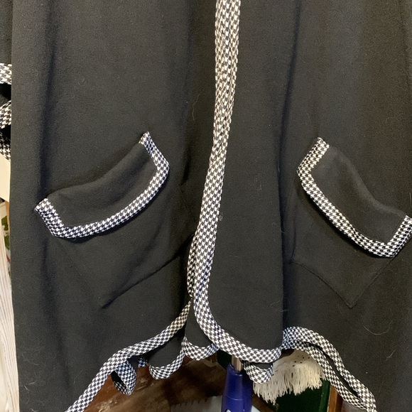 LeModa Cape - Picture 2 of 5